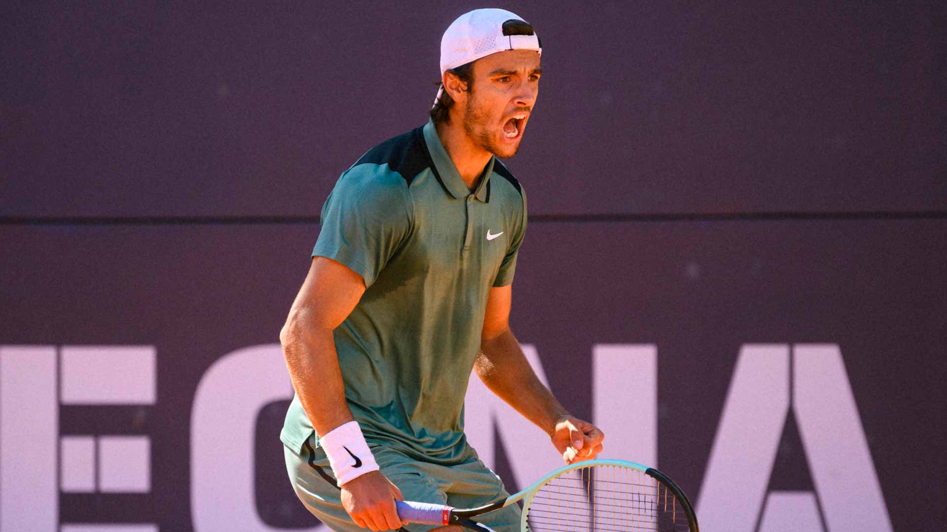 Lorenzo Musetti recovers from a set and break down to advance at the Sardegna Open.